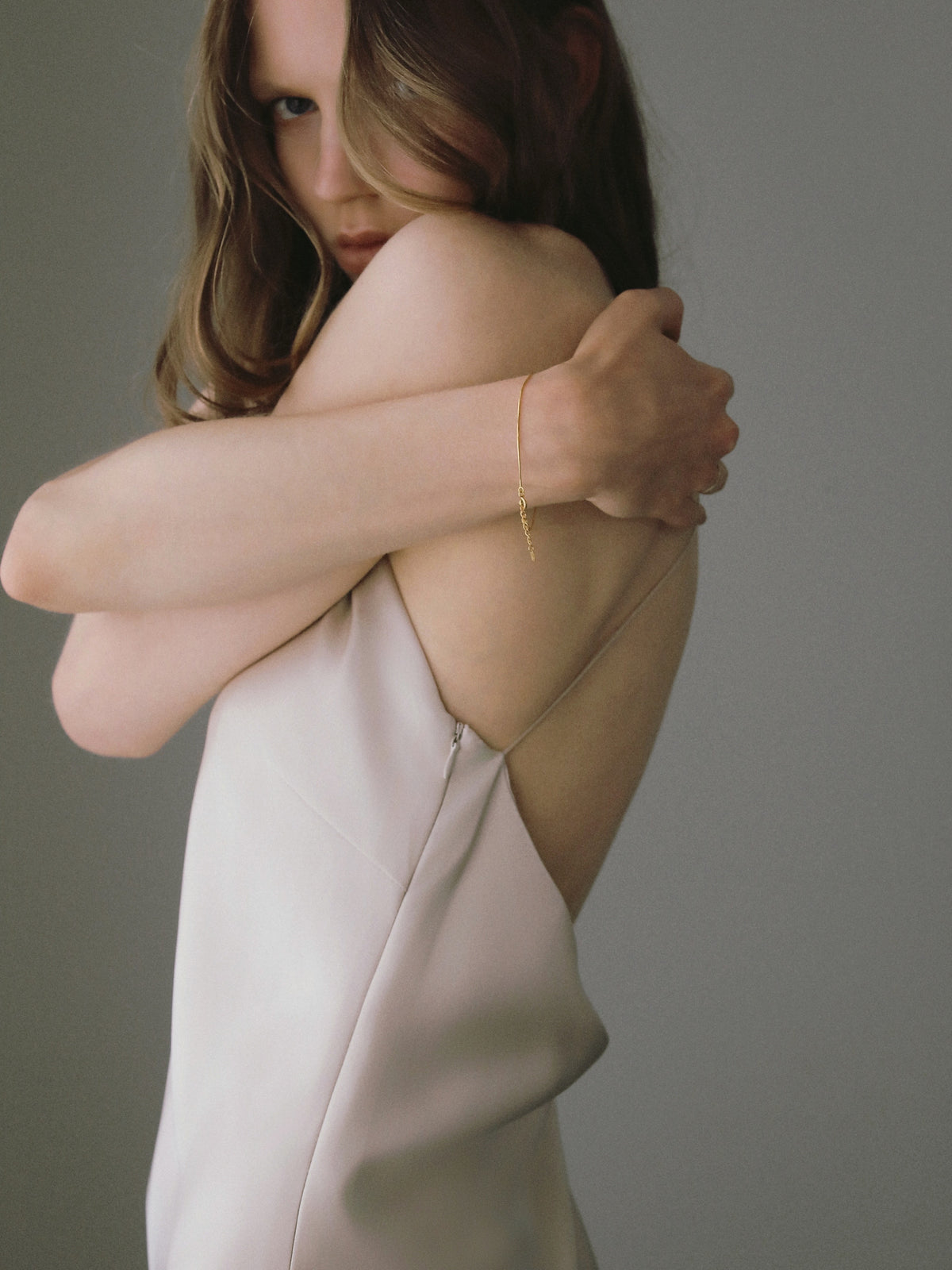 【célon】satin halter open back dress