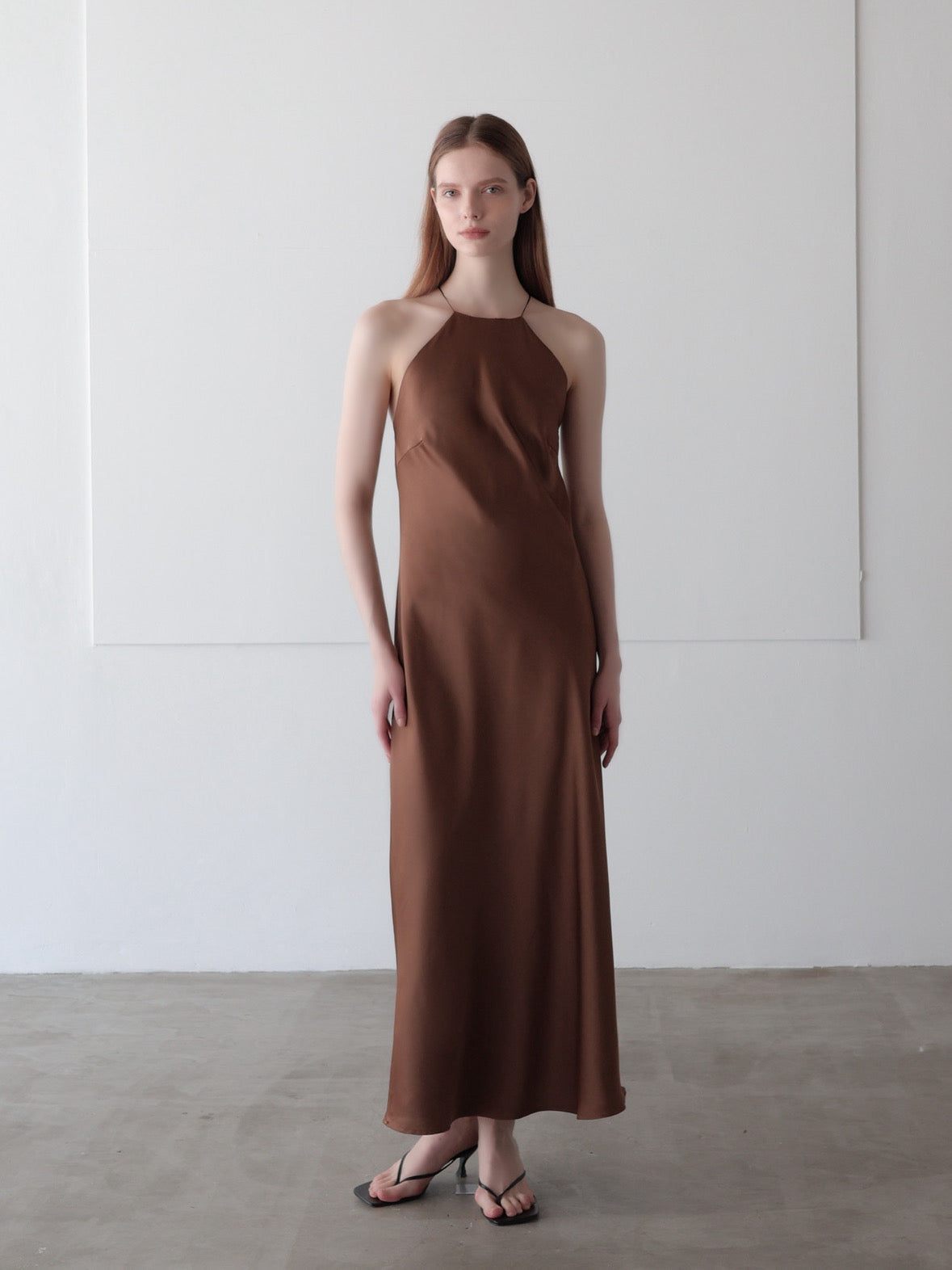 【célon】satin halter open back dress