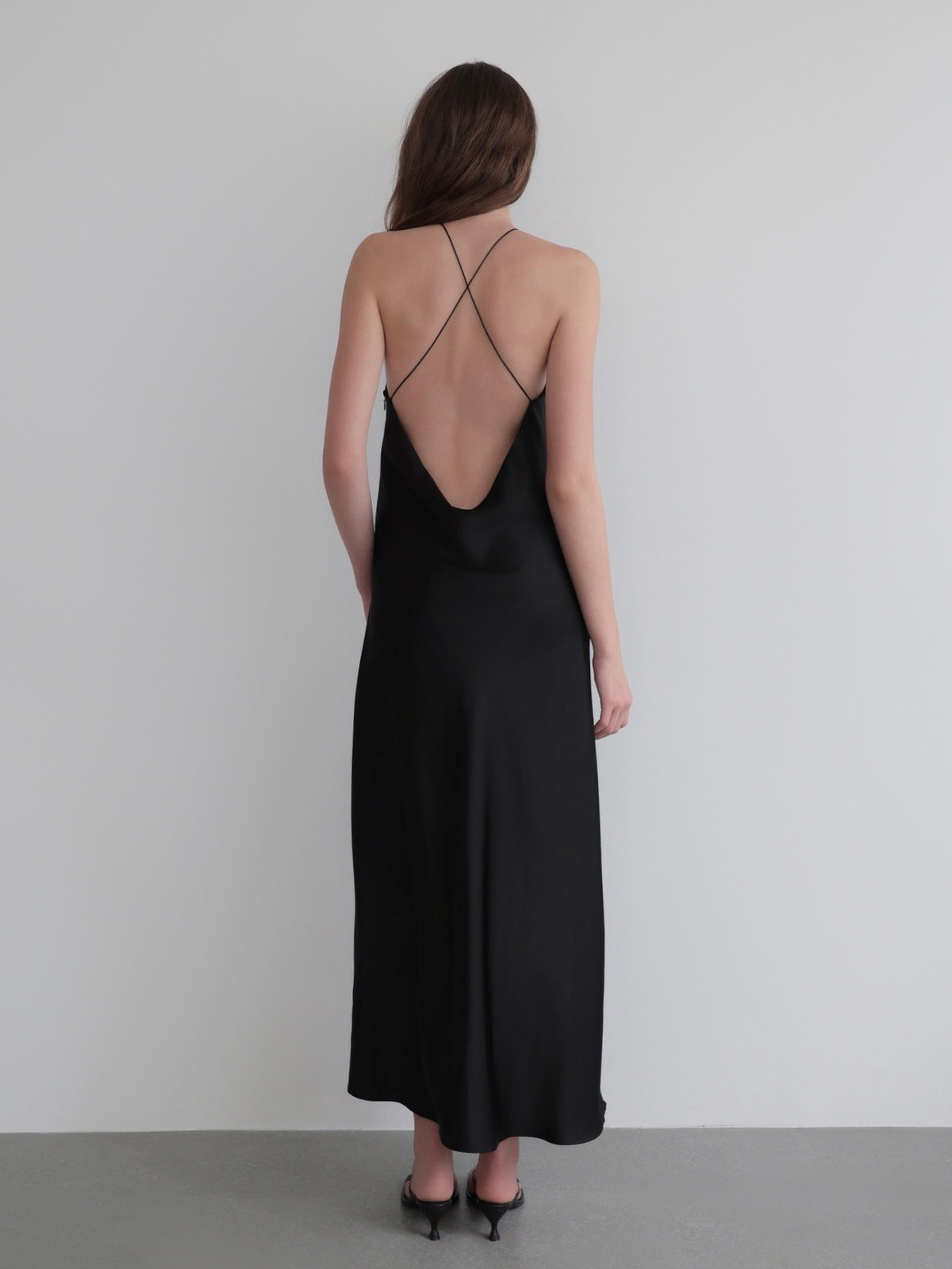 【célon】satin halter open back dress