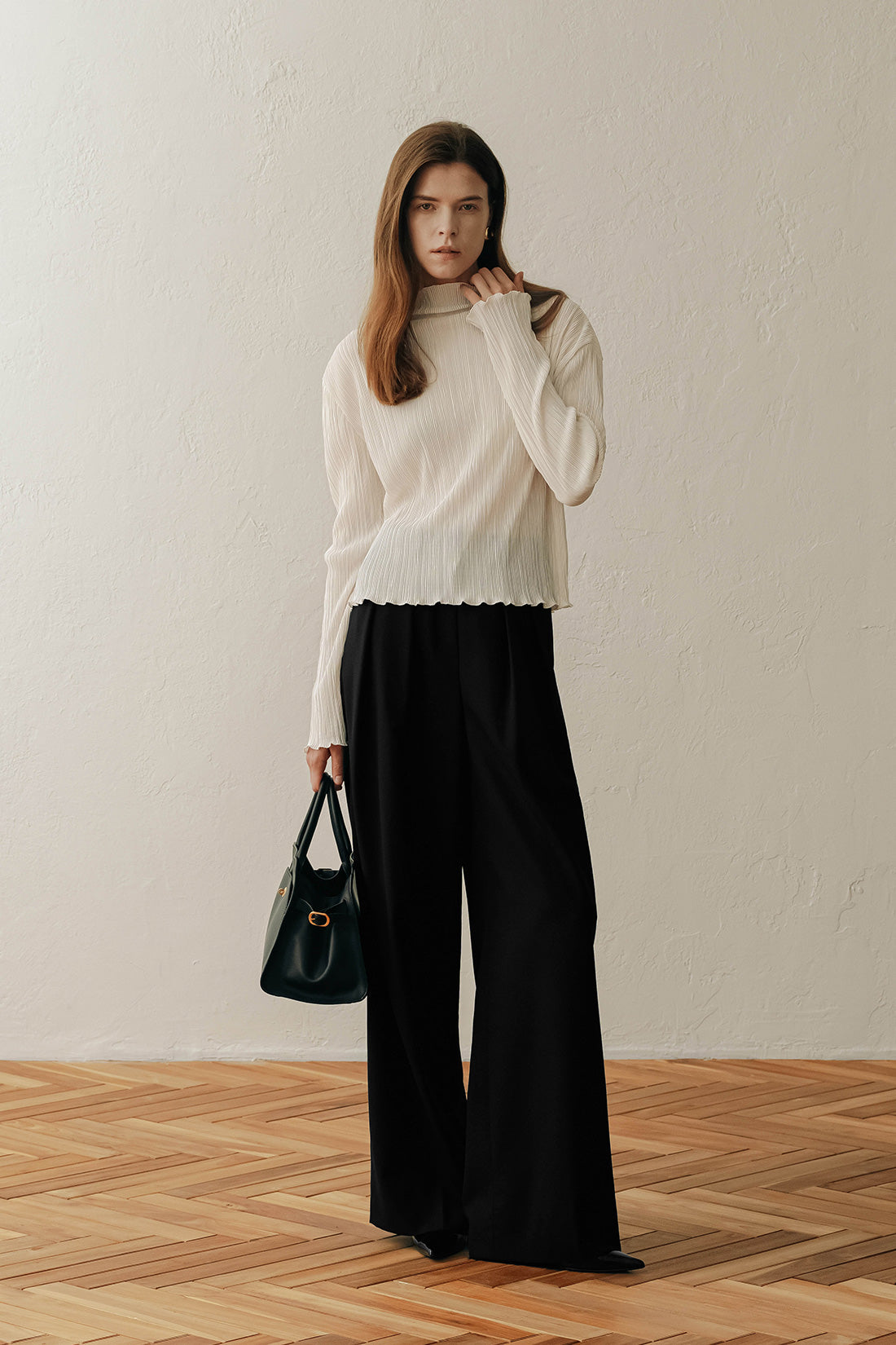 【ELBORN】Melissa High-neck Pleats Top
