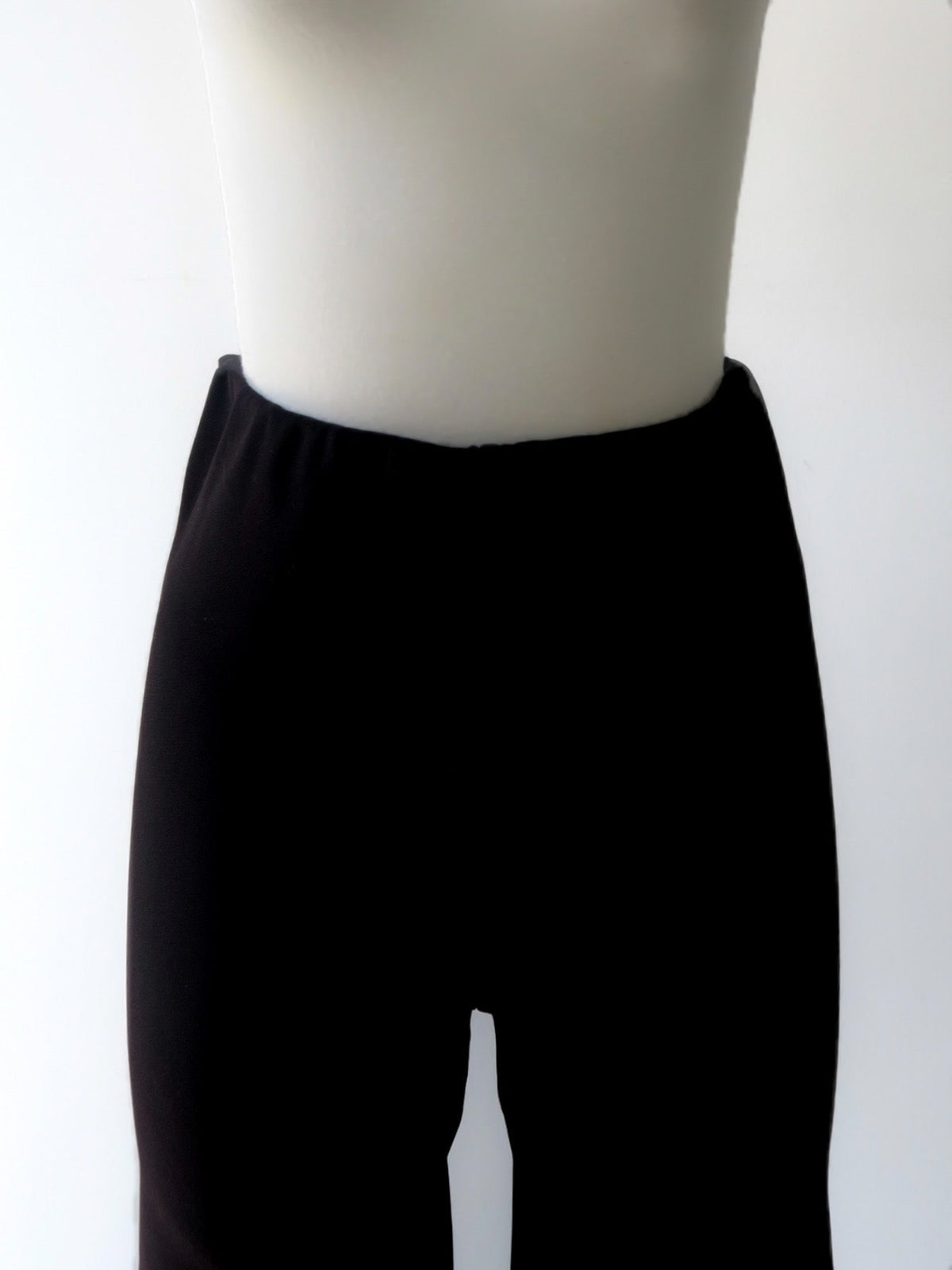 【NOWNS】Ivre | Slit capri pants