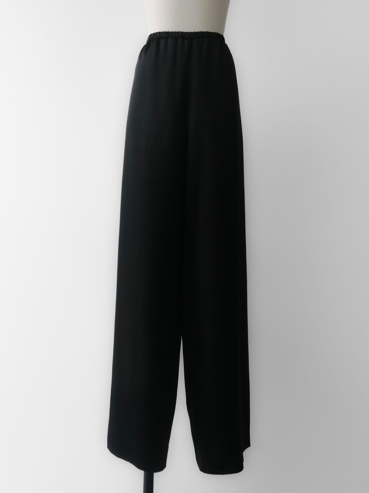 【NOWNS】Lulà | Satin sleek pants