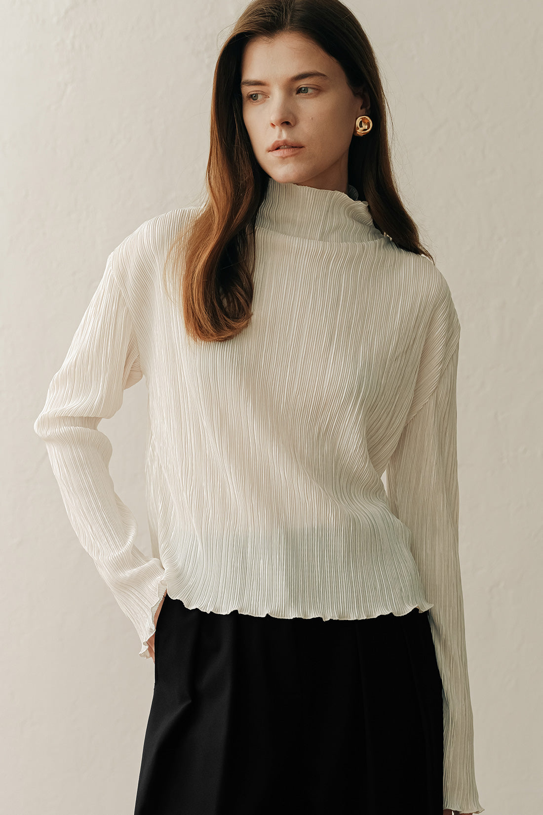 【ELBORN】Melissa High-neck Pleats Top