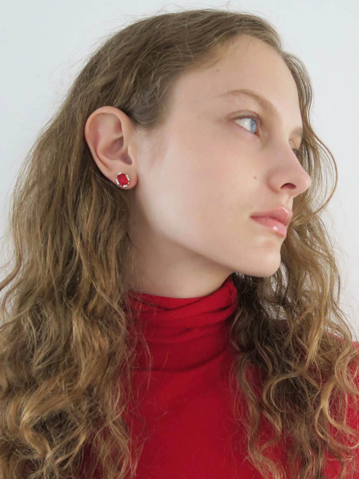 [ SAMPLE SALE ] scarlet stud earrings