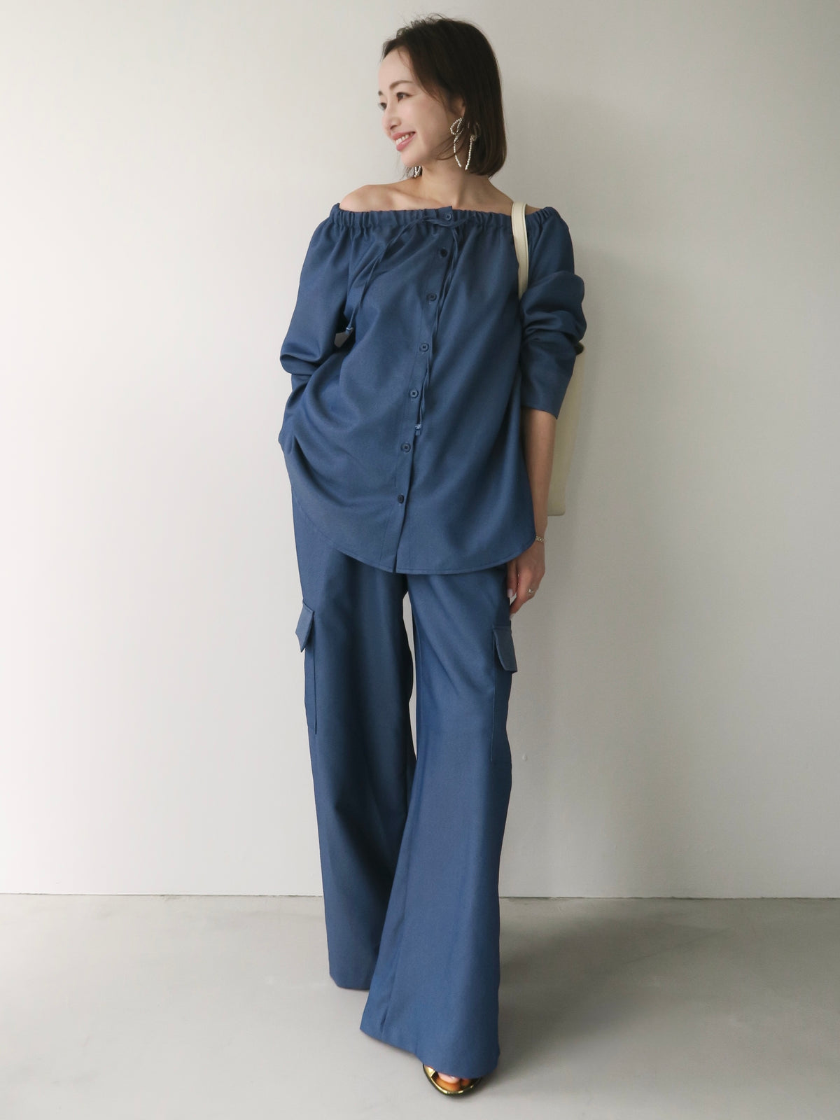 【SAMPLE SALE / AMOMMA】DENIM LIKE DRAWSTING OFF SHOULDER