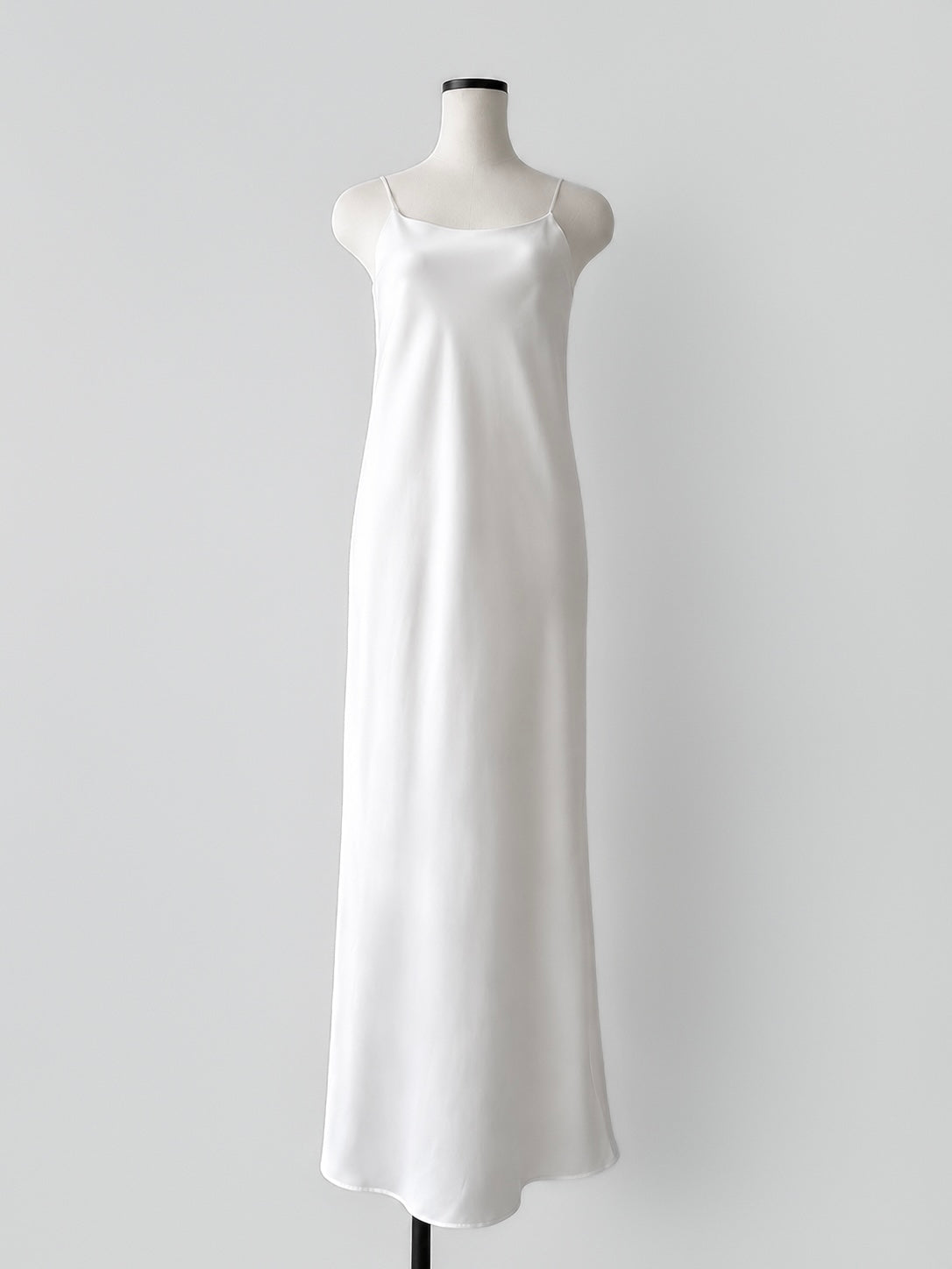 【NOWNS】Lulà | Satin slip dress