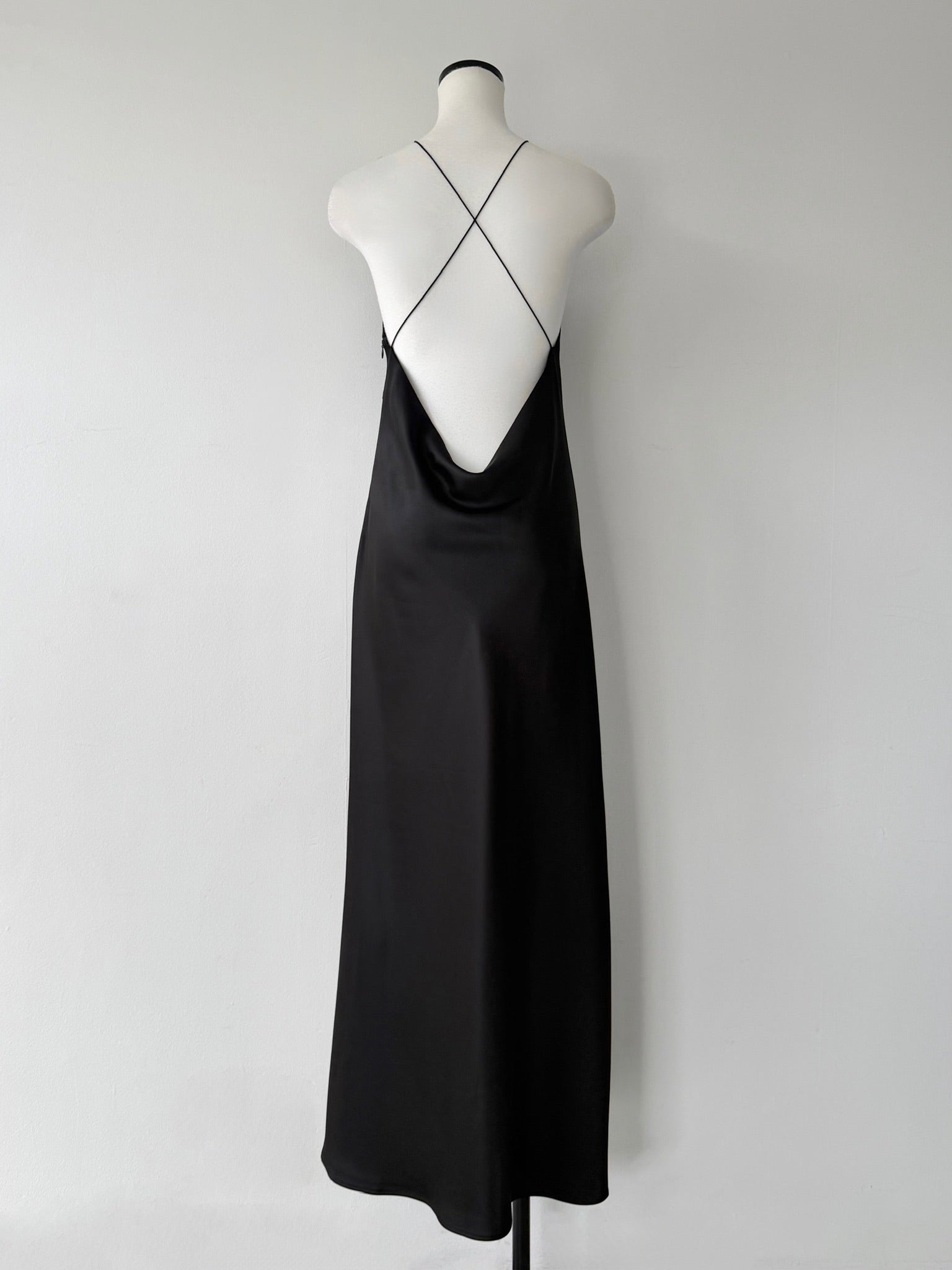 célon】satin halter open back dress – THETOVE