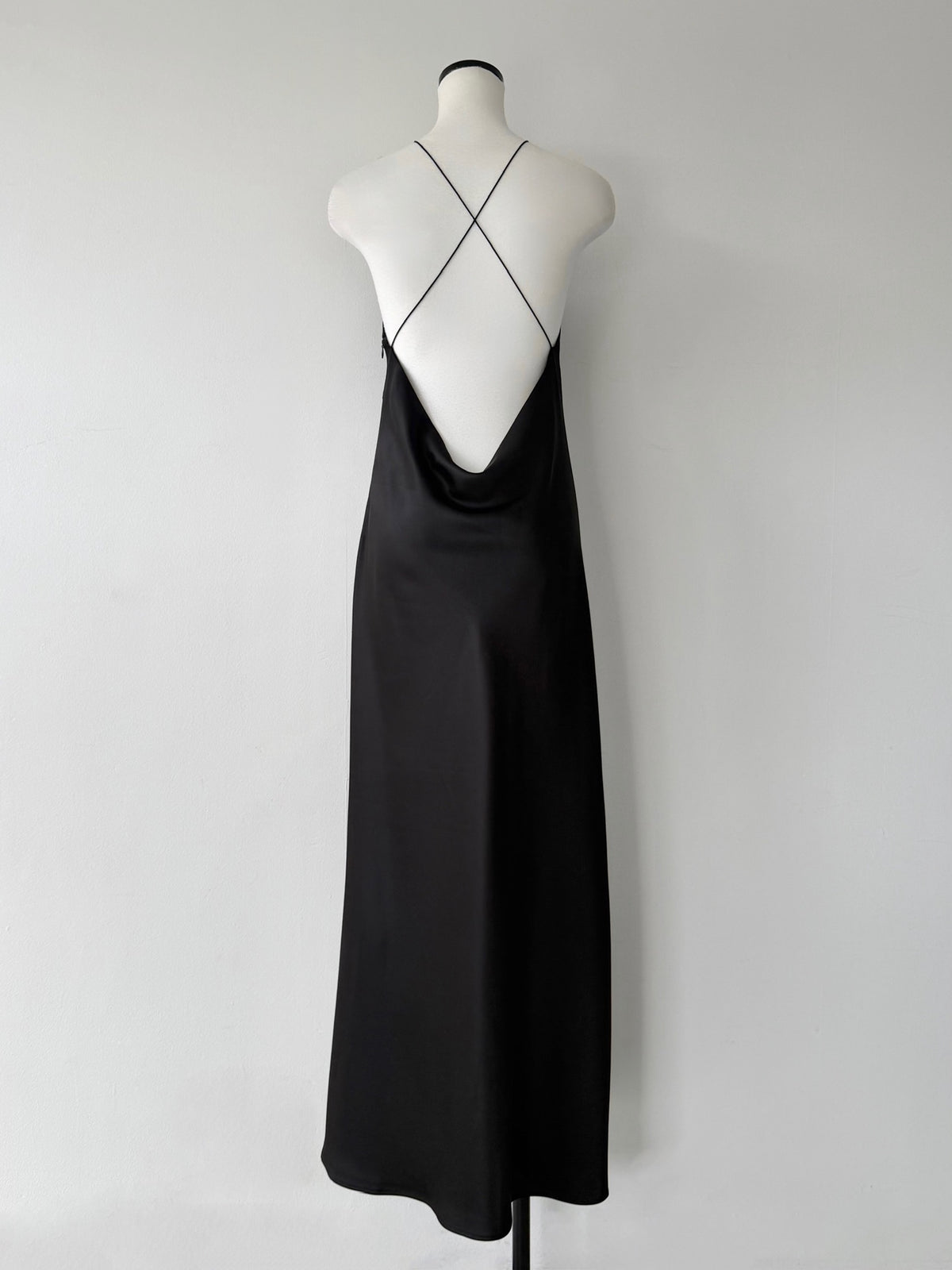 【célon】satin halter open back dress