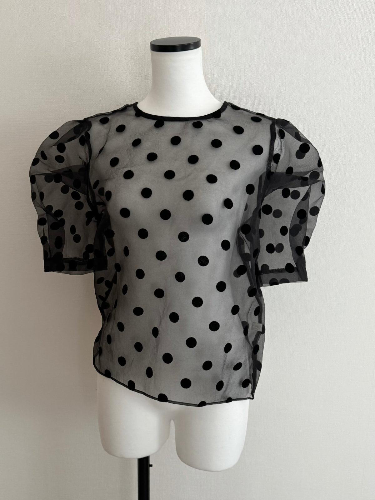【AMOMMA】SHEER PUFF SHOULDER DOT BLOUSE