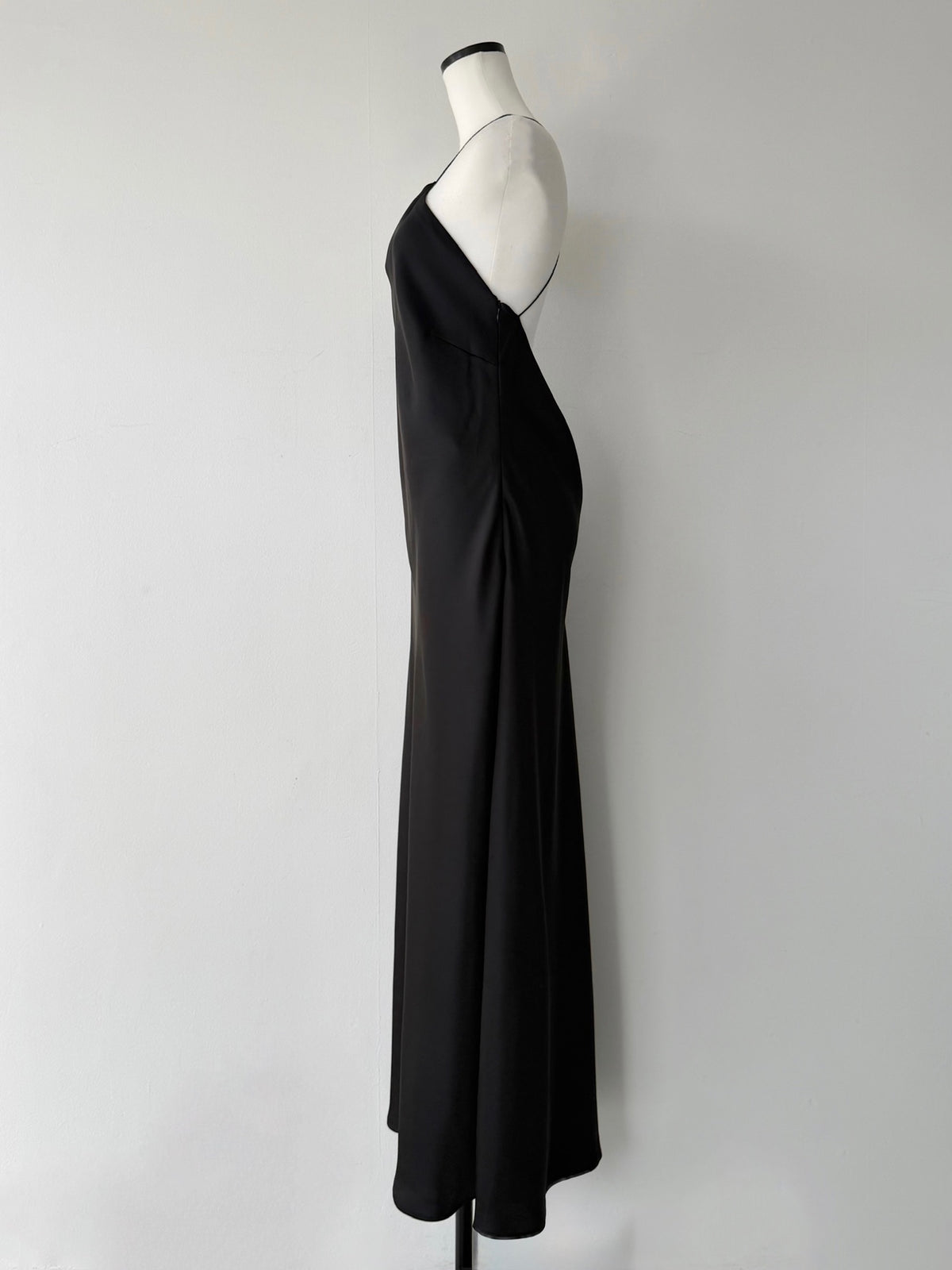 【célon】satin halter open back dress