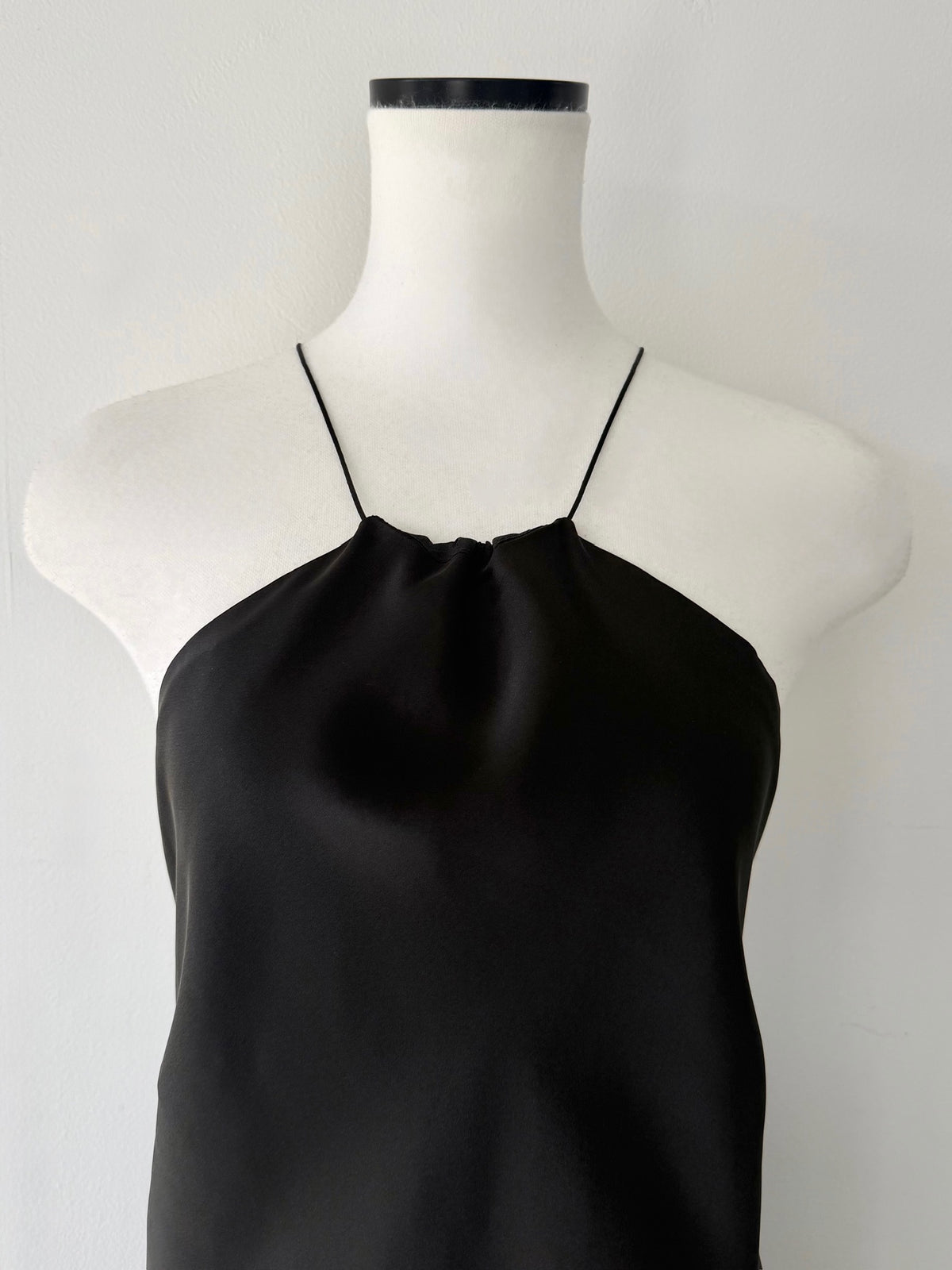 【célon】satin halter open back dress