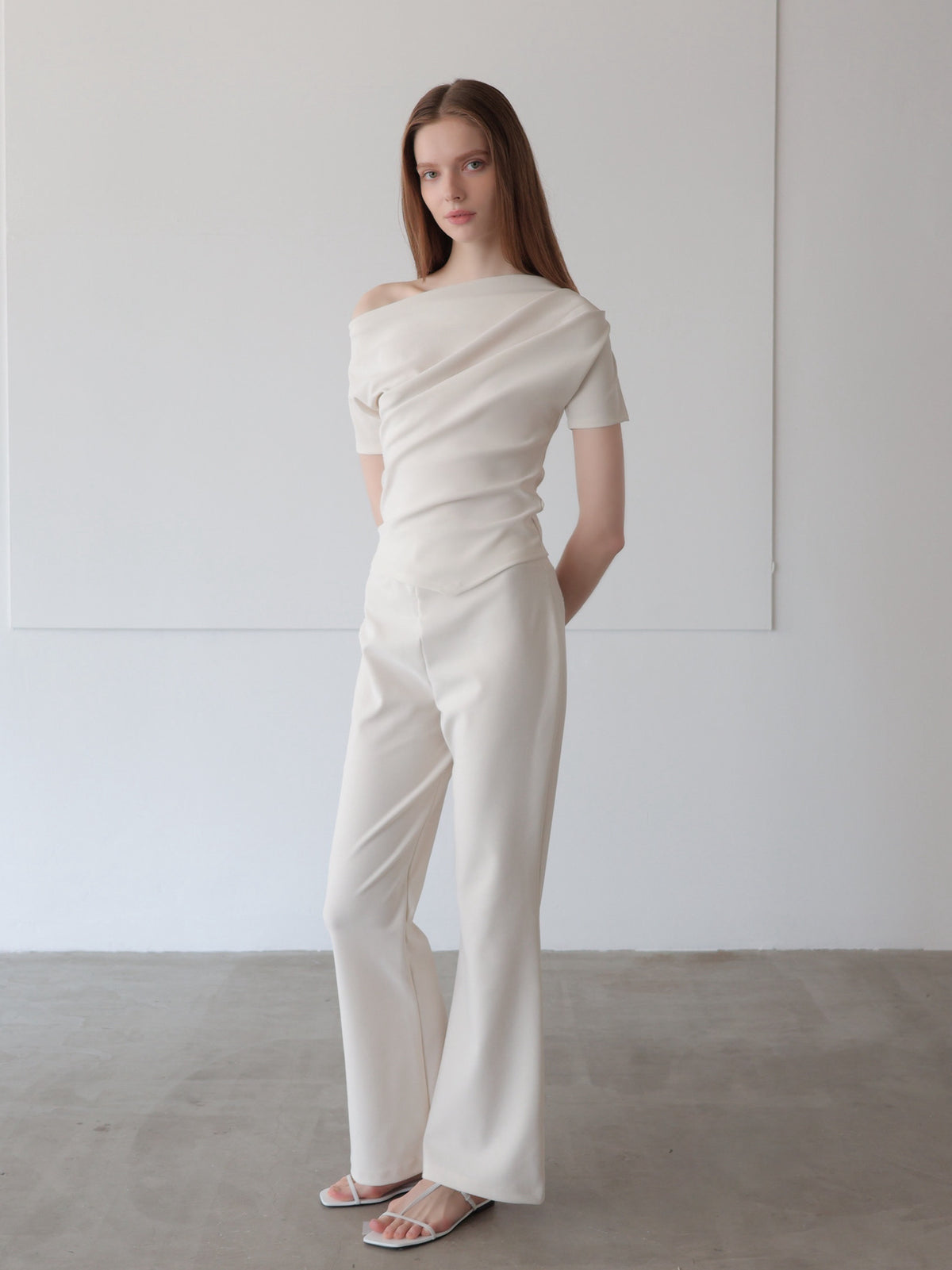 airy drape silhouette set-up