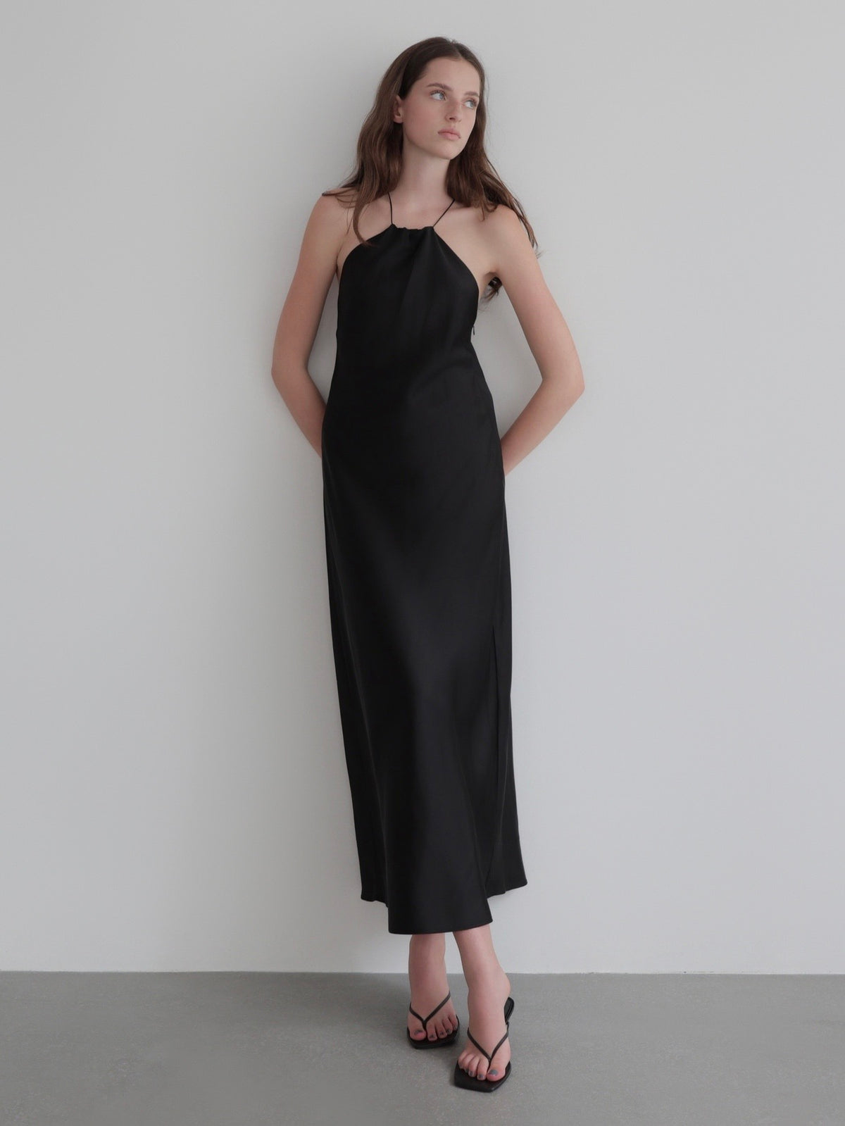 【célon】satin halter open back dress