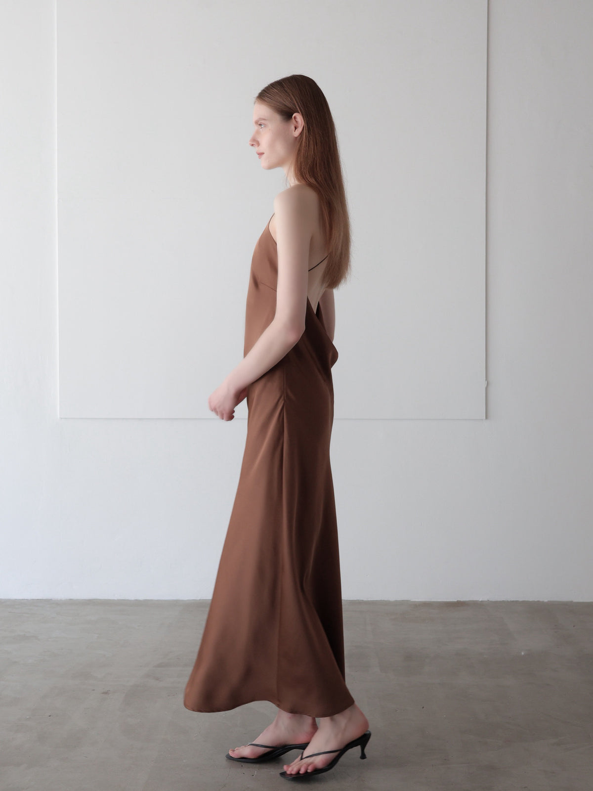 【célon】satin halter open back dress