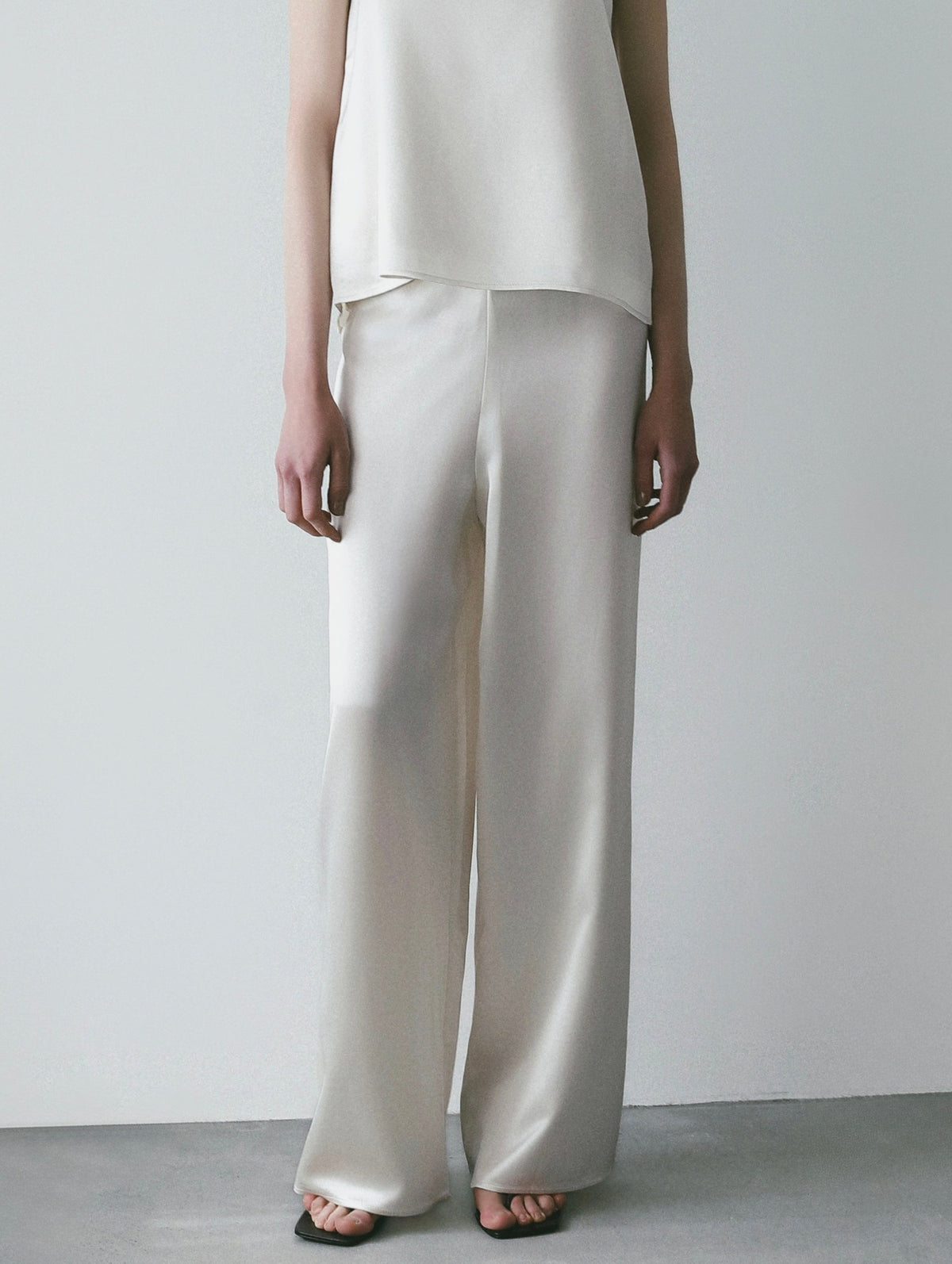 【NOWNS】Lulà | Satin sleek pants