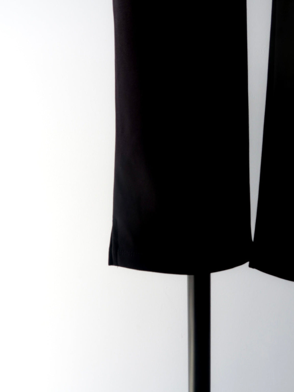 【NOWNS】Ivre | Slit capri pants