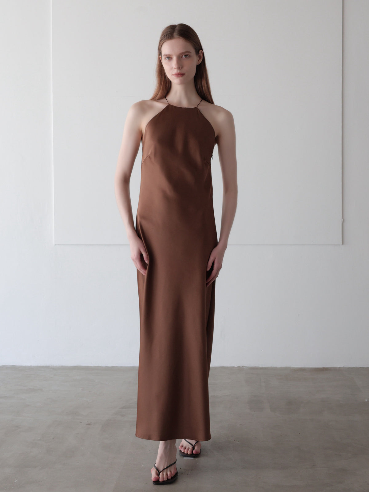 【célon】satin halter open back dress