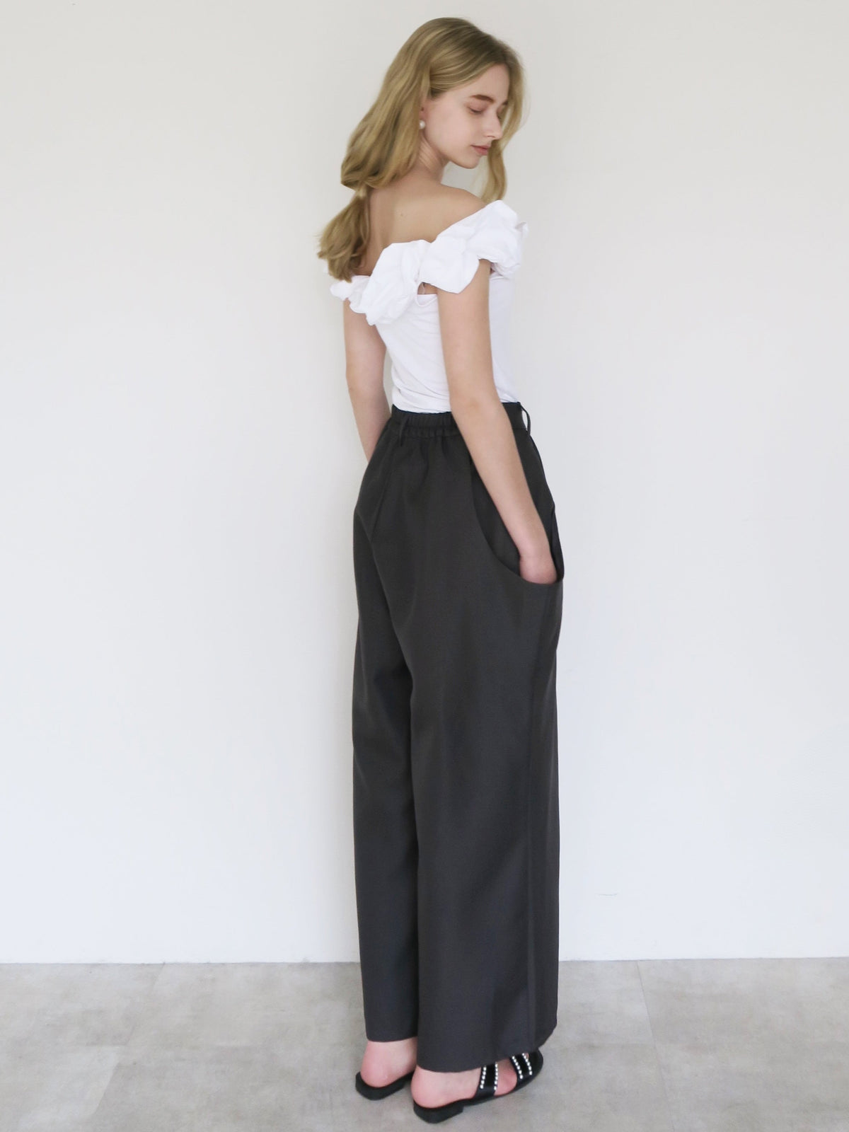 [ SAMPLE SALE ] big pocket tuck pants