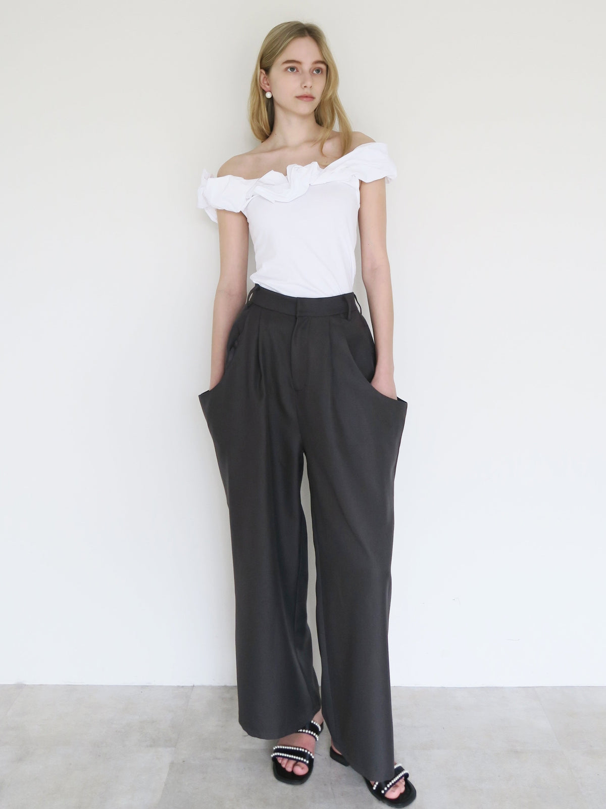 [ SAMPLE SALE ] big pocket tuck pants