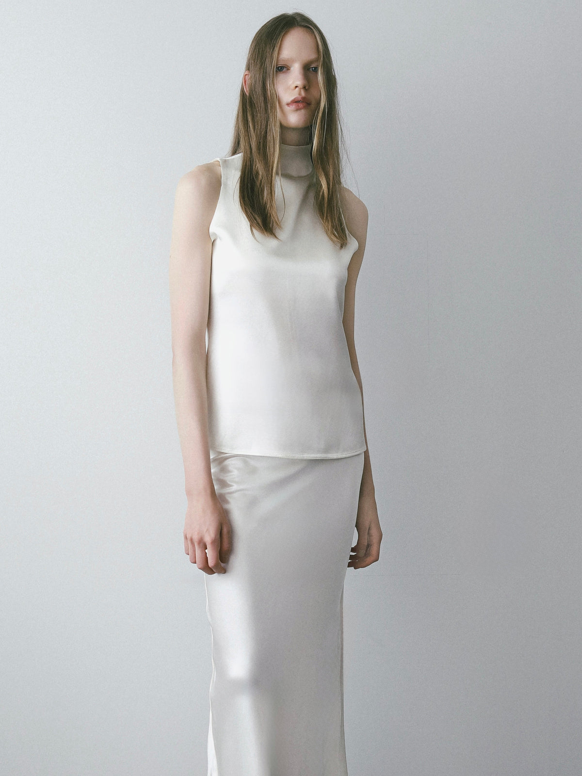 【NOWNS】Lulà | Satin high neck sleeveless top