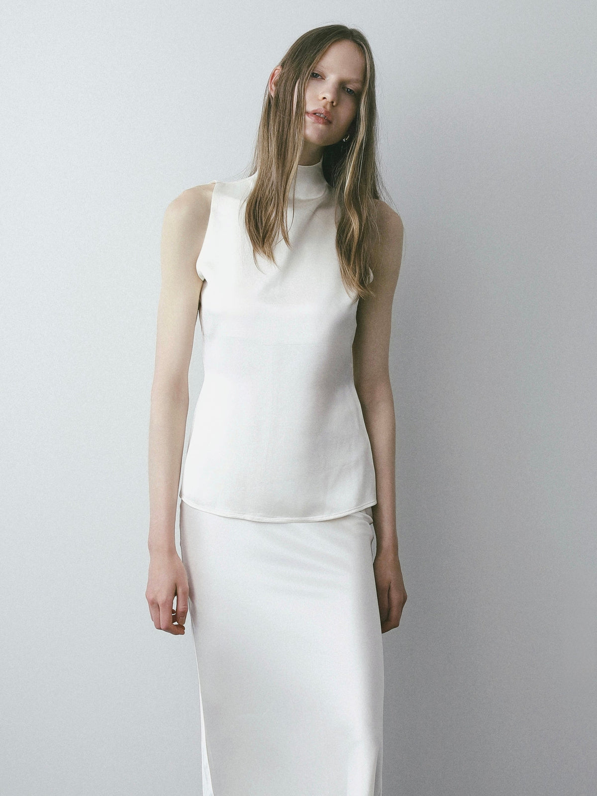 【NOWNS】Lulà | Satin high neck sleeveless top