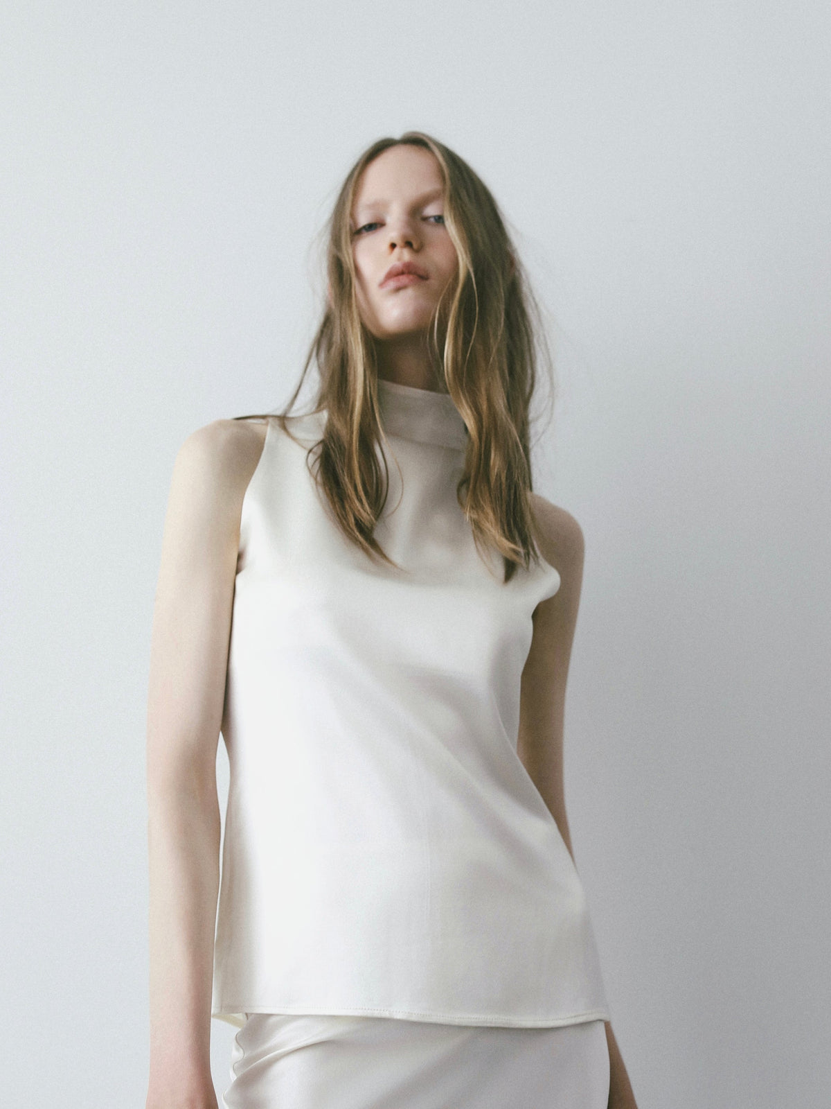 【NOWNS】Lulà | Satin high neck sleeveless top
