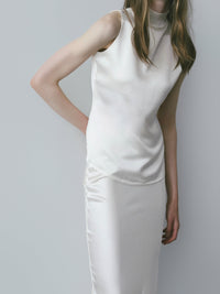 【NOWNS】Lulà | Satin high neck sleeveless top