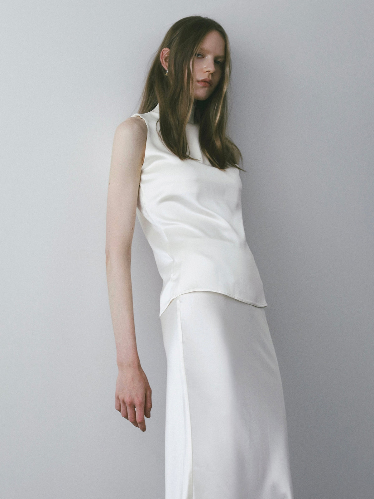 【NOWNS】Lulà | Satin high neck sleeveless top