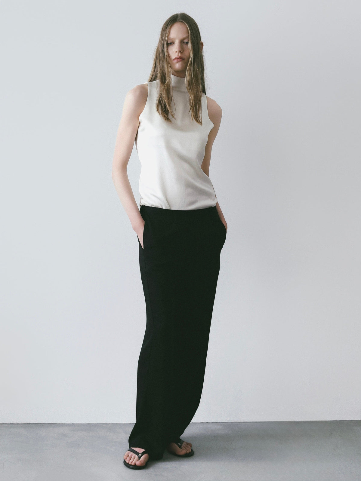 【NOWNS】Lulà | Satin high neck sleeveless top