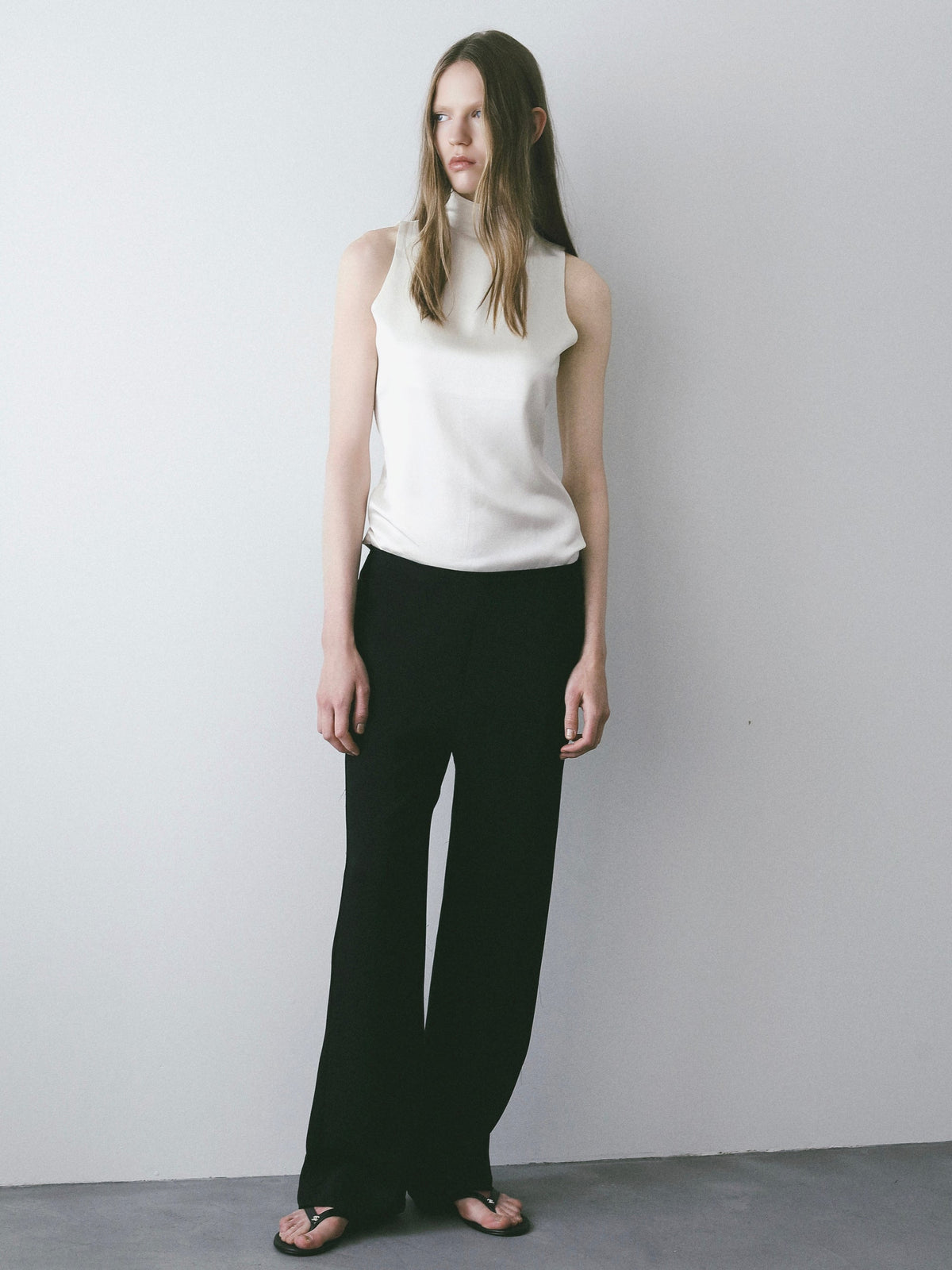 【NOWNS】Lulà | Satin high neck sleeveless top