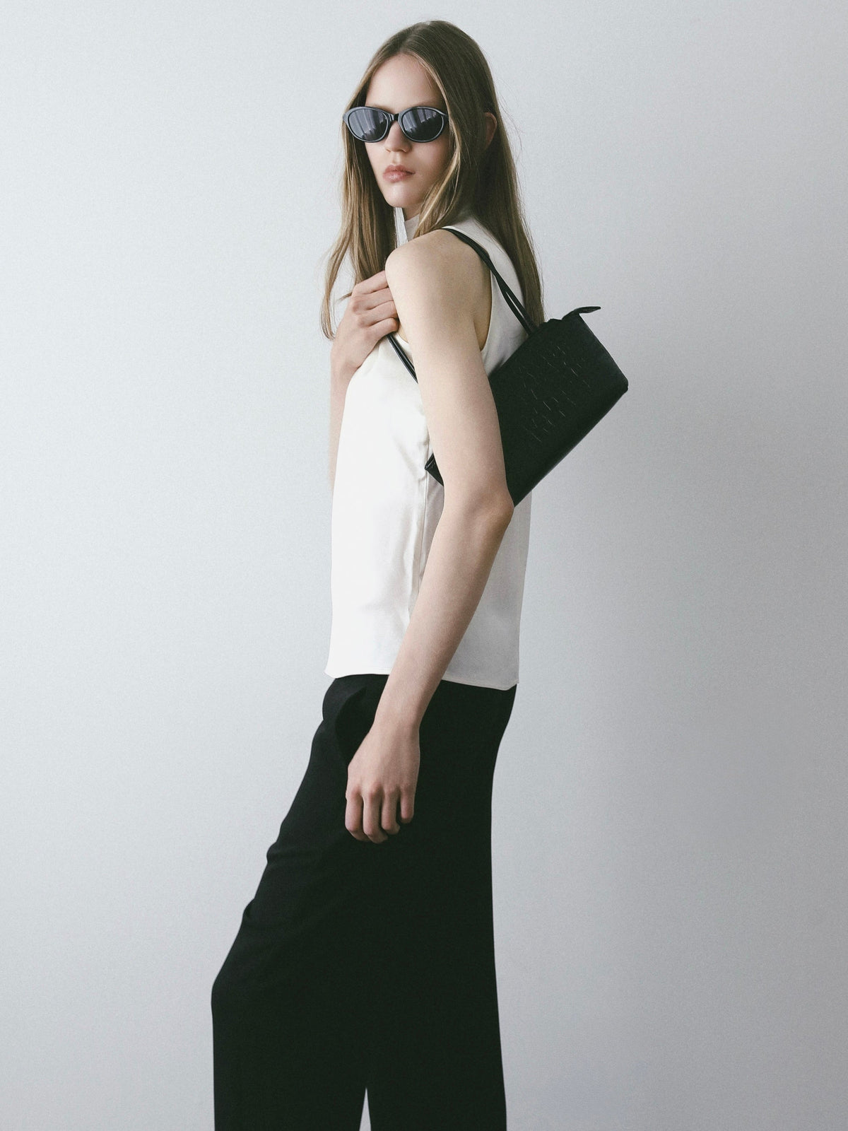 【NOWNS】Lulà | Satin high neck sleeveless top
