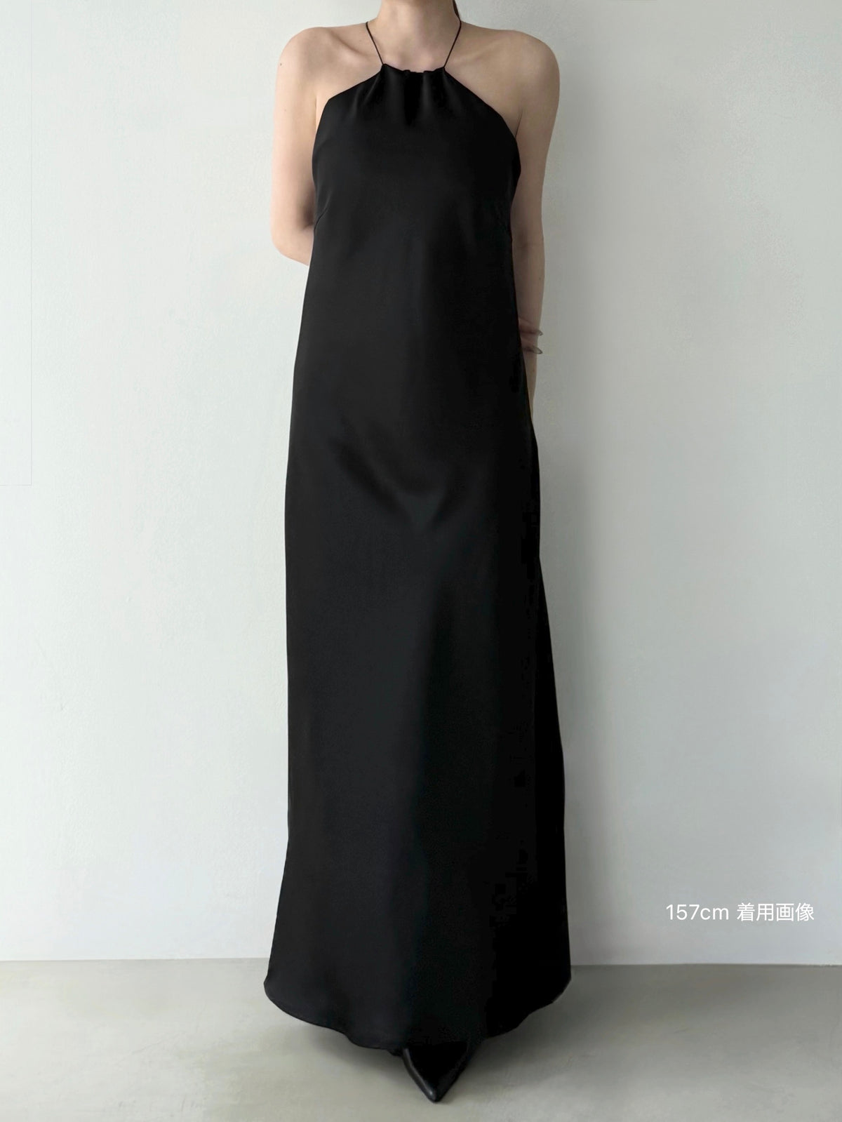【célon】satin halter open back dress