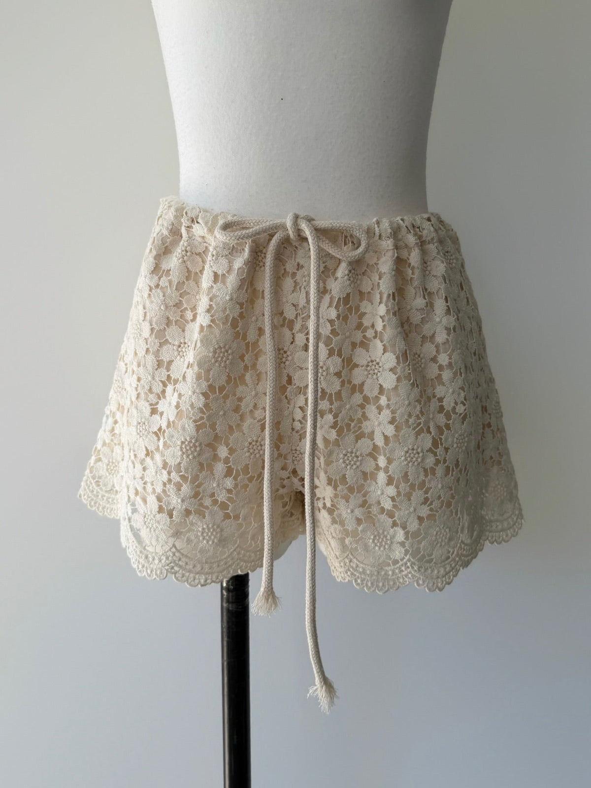 floral lace shorts