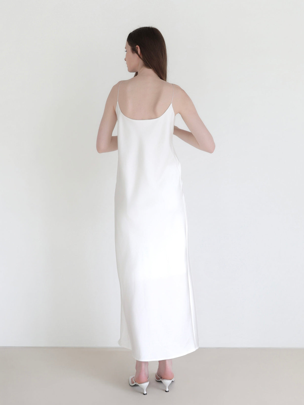 【NOWNS】Lulà | Satin slip dress