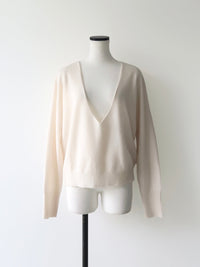 wool v-neck knit