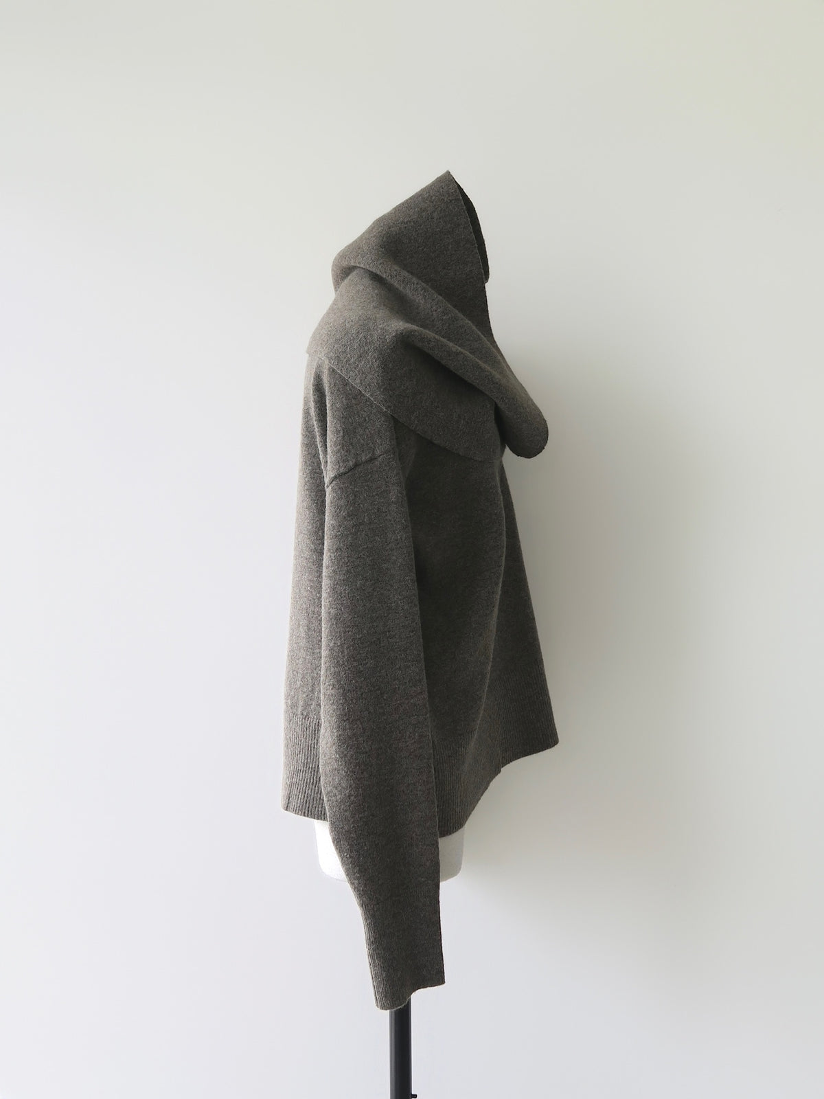 【NOWNS】Wilma | Wool cape knit