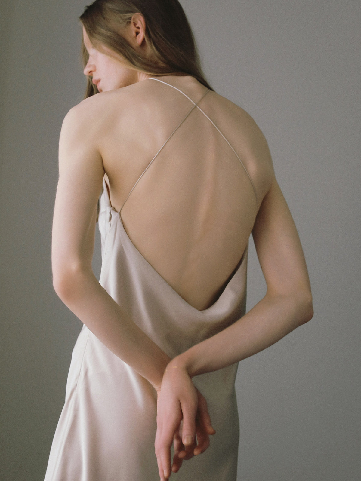 【célon】satin halter open back dress