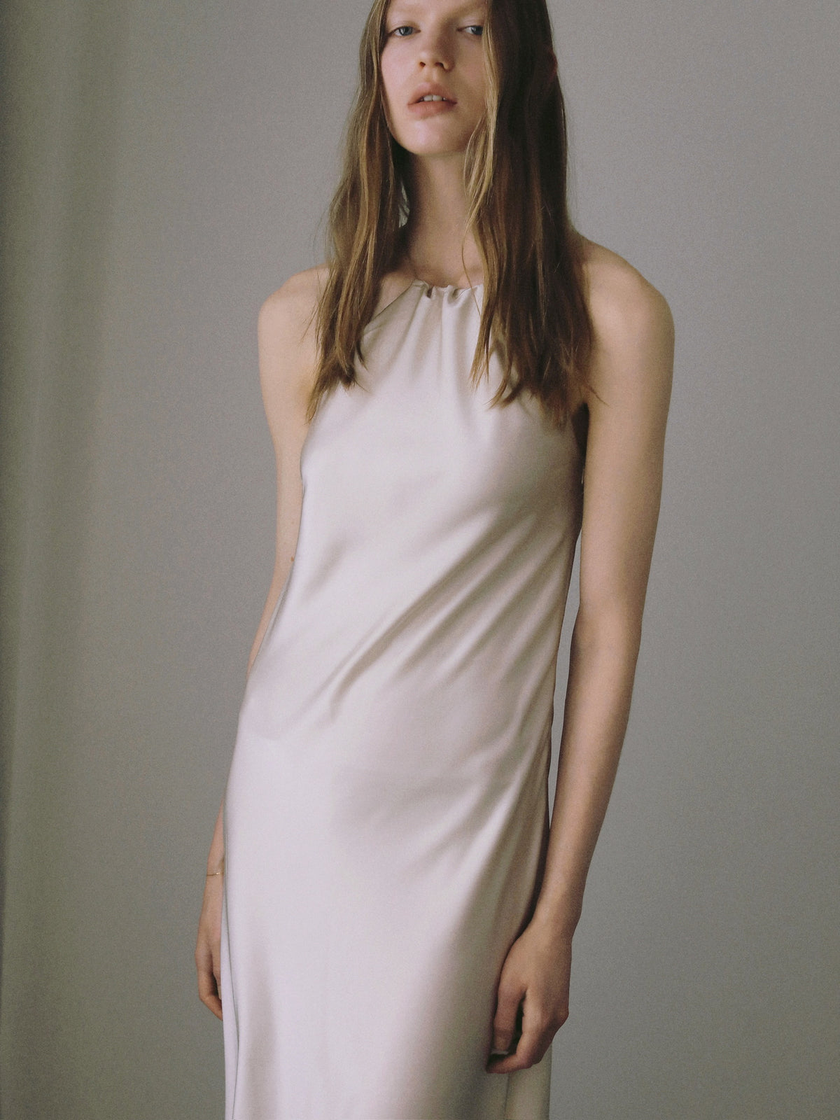 【célon】satin halter open back dress