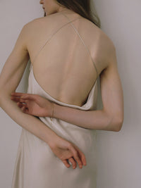 【célon】satin halter open back dress