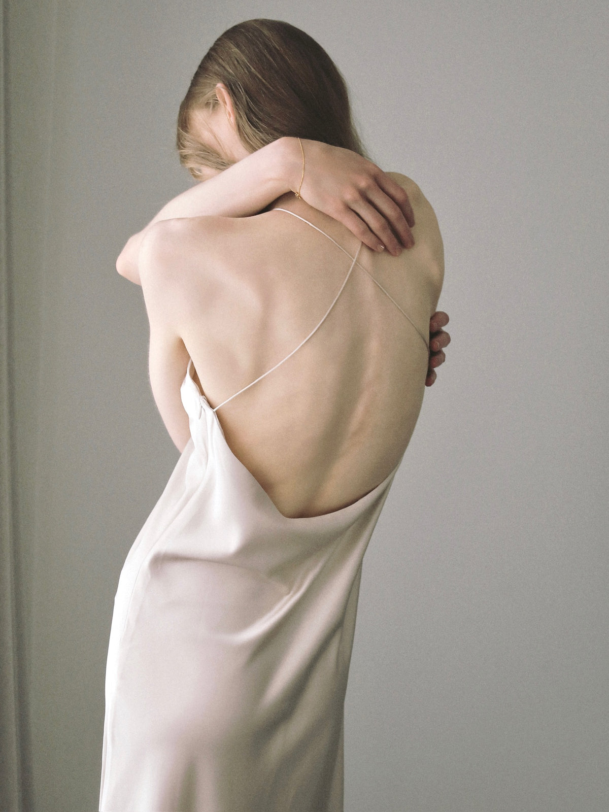 【célon】satin halter open back dress