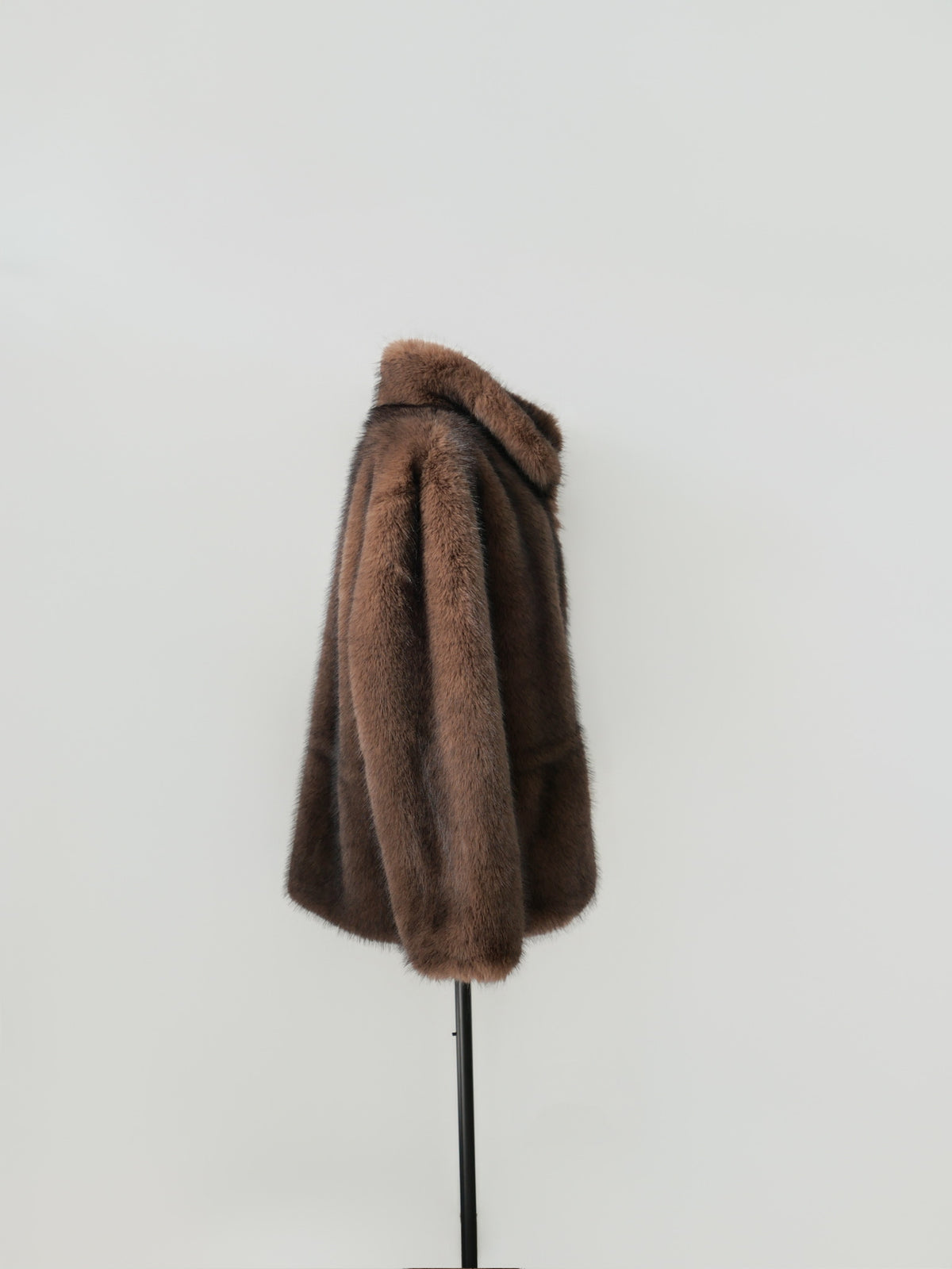 【AMOMMA】Volume Collar Fur Coat
