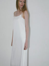 【NOWNS】Lulà | Satin slip dress