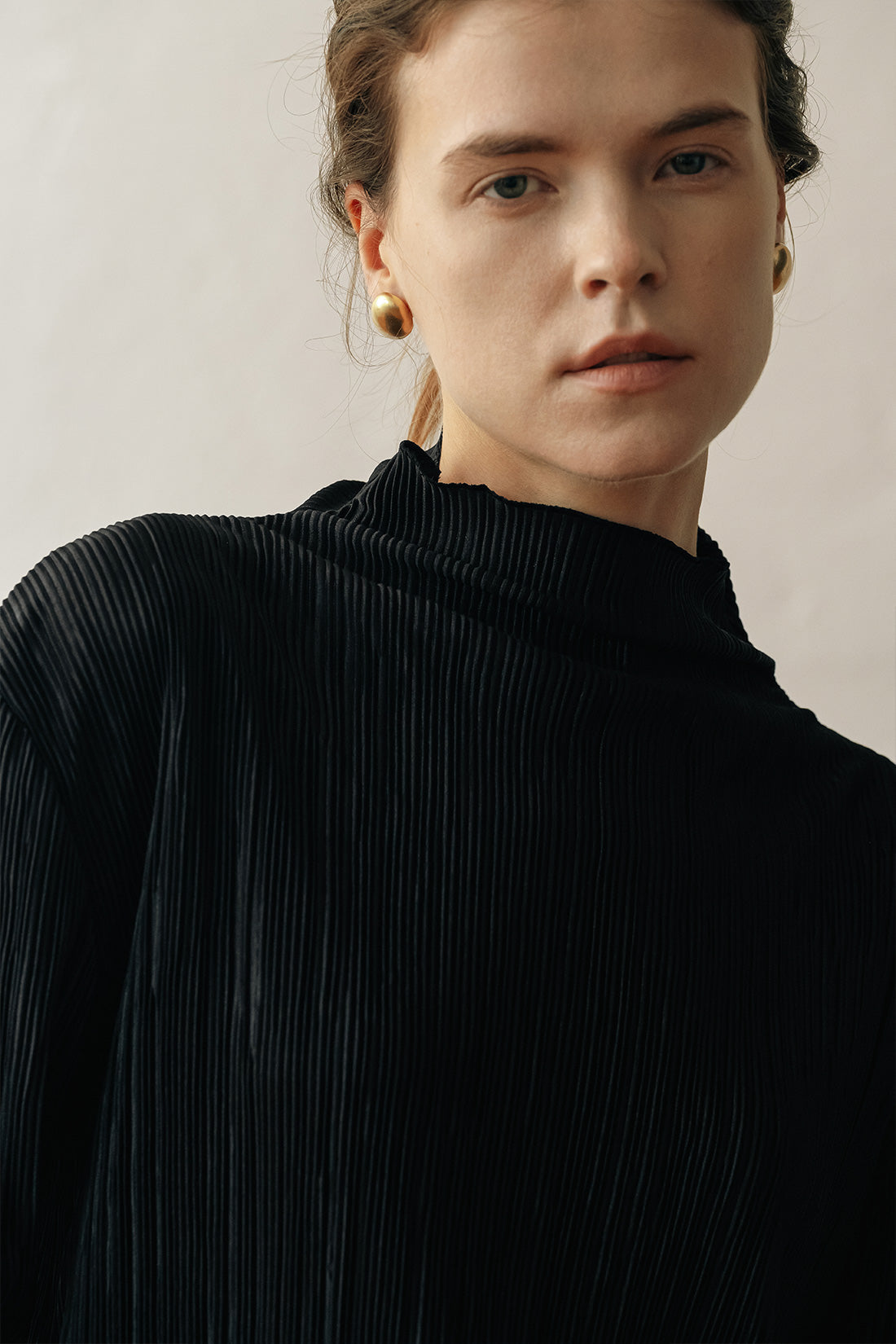 【ELBORN】Melissa High-neck Pleats Top