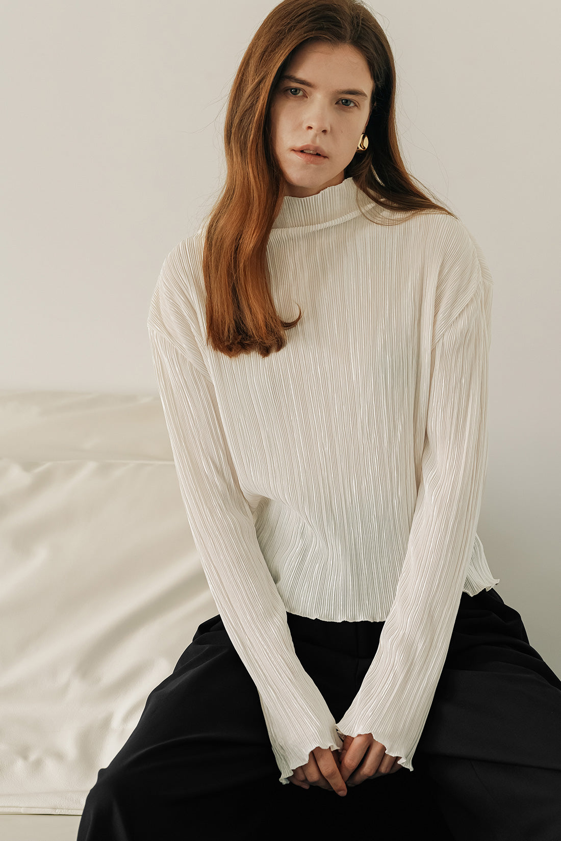 【ELBORN】Melissa High-neck Pleats Top