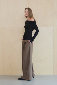 【KUMÉ】Asymmetric Off-Shoulder Ruched Top