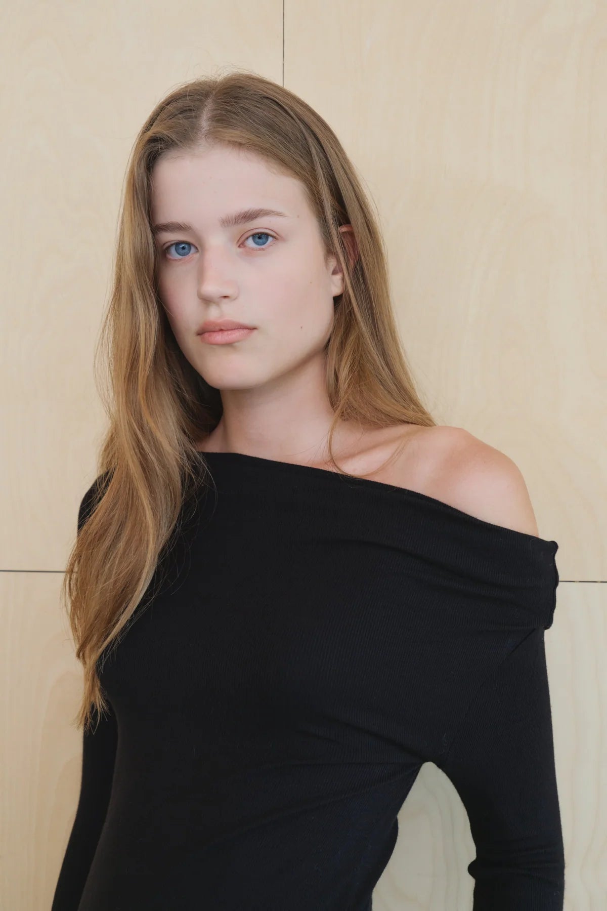 【KUMÉ】Asymmetric Off-Shoulder Ruched Top