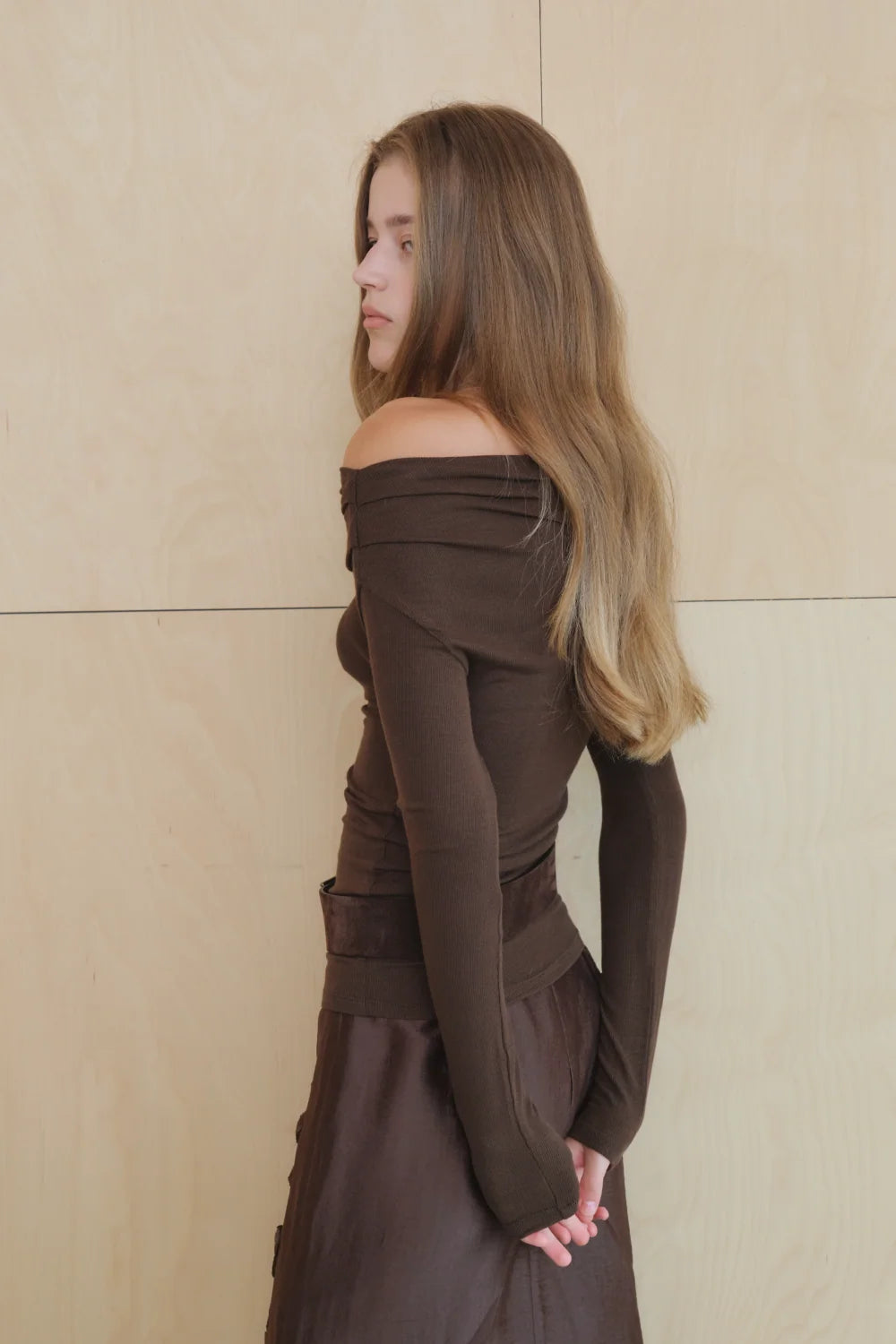 【KUMÉ】Asymmetric Off-Shoulder Ruched Top