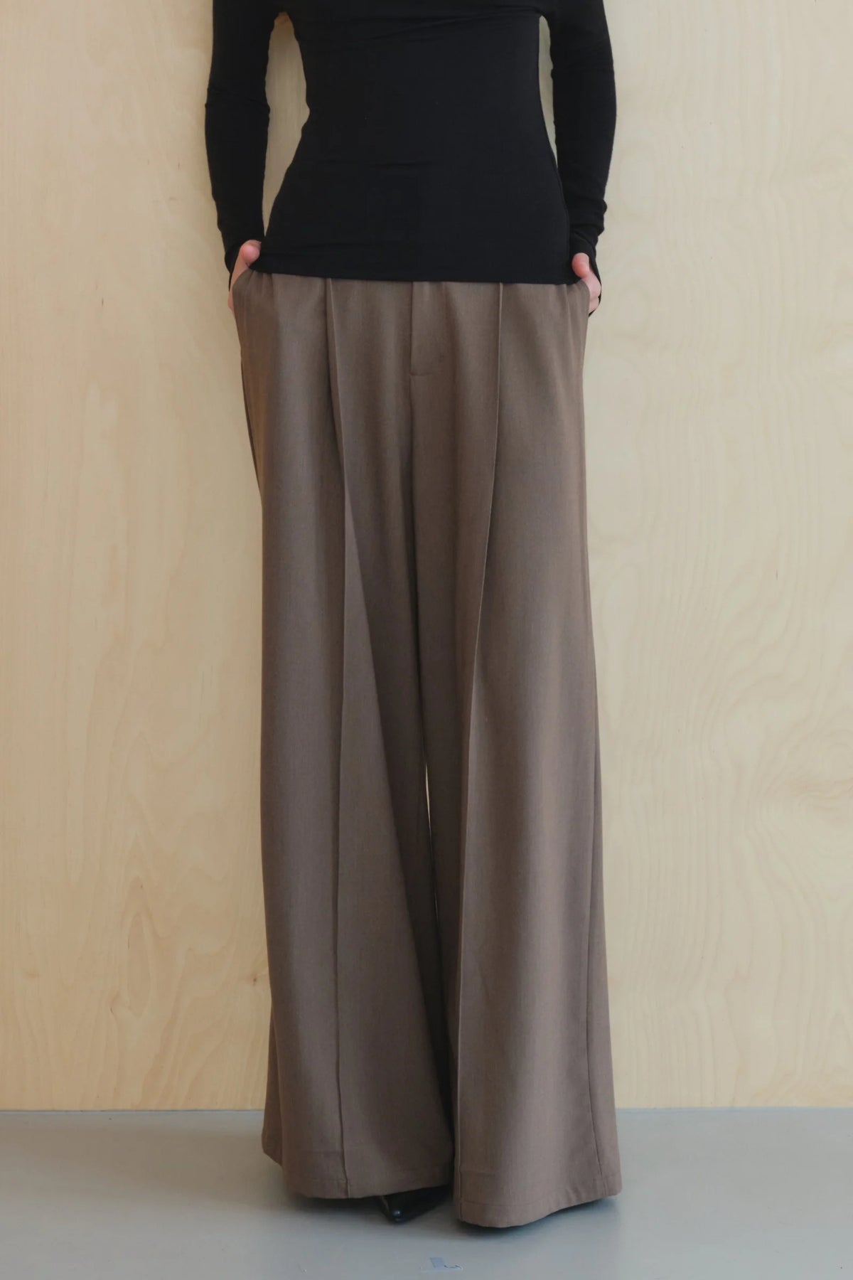 【KUMÉ】High-Waisted Pleated Wide Pants