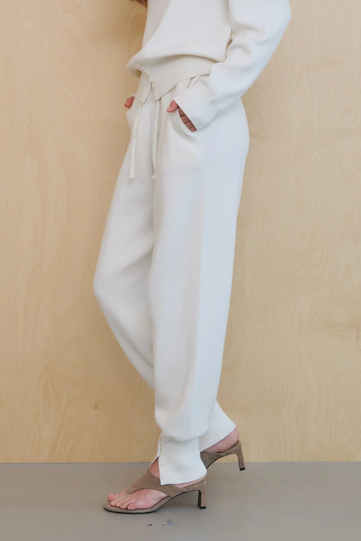 【KUMÉ】Wool Blend Buttoned Hem Knit Jogger Pants